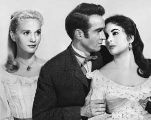 Elizabeth Taylor y Montgomery Clift, junto a Eva Marie Saint en 