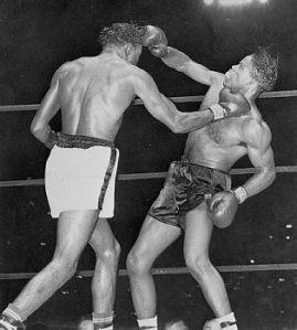 Gavilán castiga a Turner