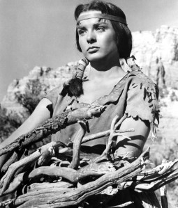 Jean Peters en papel de la india compañera de Masai en el film 