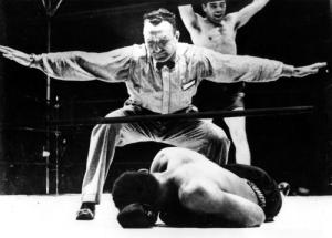 Louis yace noqueado por Max Schmeling, 19 junio de 1936 en Nueva York