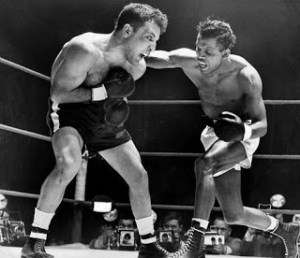 Robinson en unas de sus cruentas peleas con Jake LaMotta