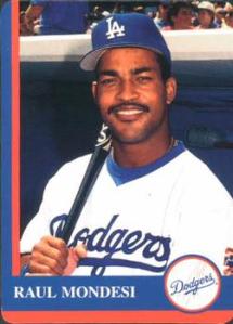 El domincano Raúl Mondesi, novato del año en la Liga Nacional (1994)