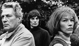 Peter Finch (izq.), Murray Head (centro) y Glenda Jackson, protagonistas de Domingo, Maldito Domingo (1971)