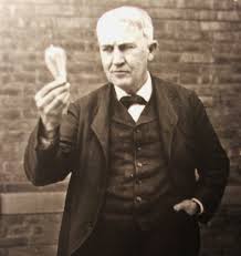 Edison con su nueva lámpara incandescente