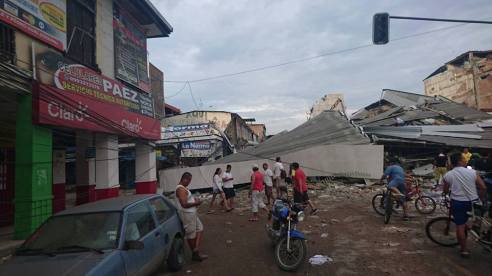 Otra vista de destrucción del centro de Portoviejo, Ecuador