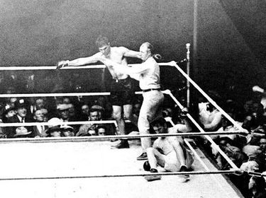 Tunney noqueado en el 7mo round frente a Dempsey