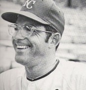 Cookie Rojas vistiendo franela de los Reales