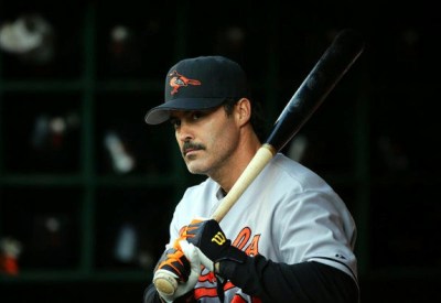 El cubano Rafael Palmeiro tuvo una carrera extraodinaria en la MLB (+ de 3000 H y 500 HR), pero su uso de estimulantes le cerró las puertas del Salón de la Fama para siempre.