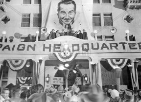 willie-stark-en-pleno-discurso