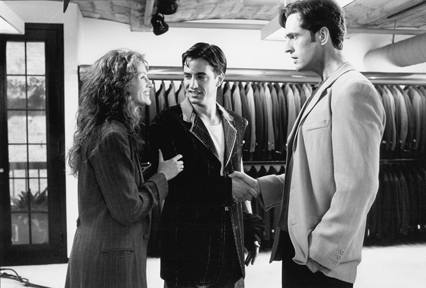 Rupert Everett (der.) con Julia Roberts y Dermott Mulroney en La boda de mi mejor amigo (1997)