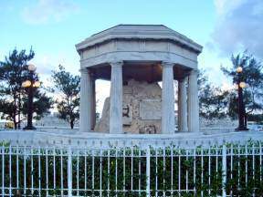 Monumento de los estudiantes de medicina en la Punta