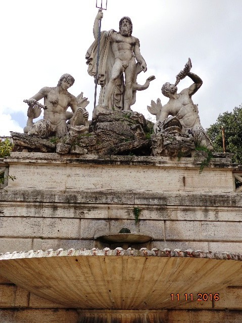 Fuente de Neptuno, Piazza Popolo