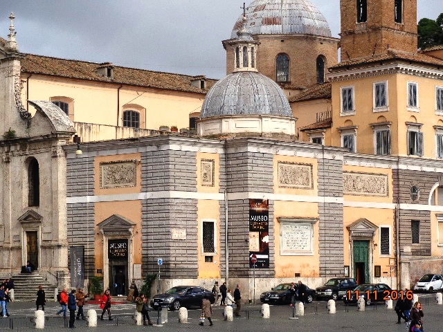Museo Leonardo Da Vinci y a la izq la Basilica de Santa María del Popolo