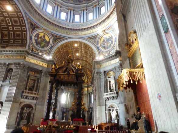 Baldaquín en la Parte Principal de la Basílica