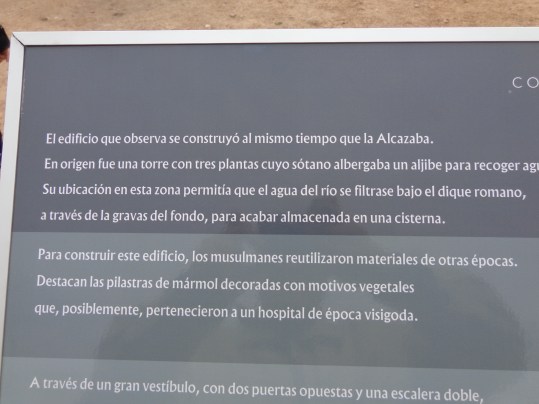 Explicación del aljibe en el Alcazaba, Mérida