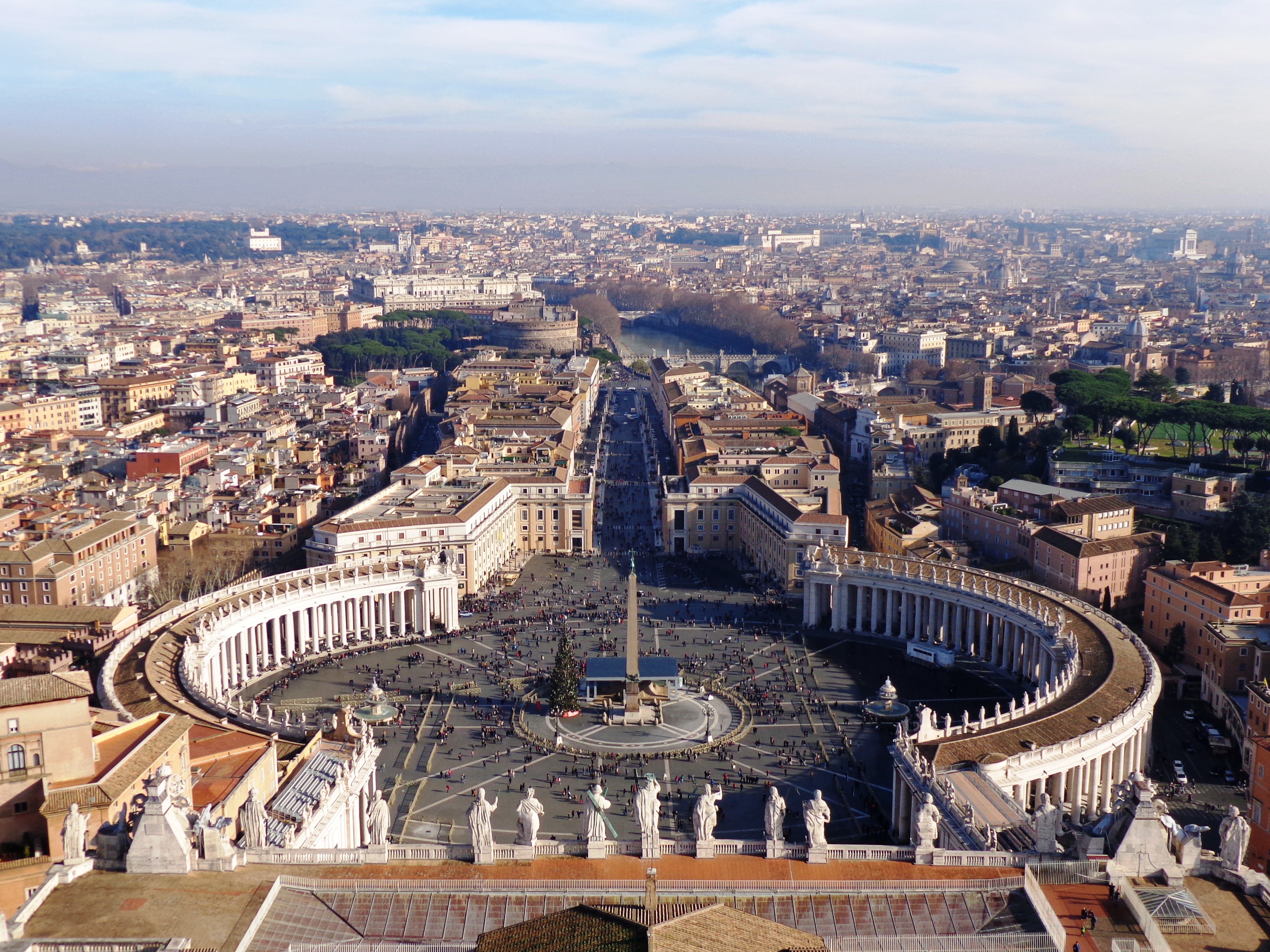 Vista de la Plaza San Pedro desde la cúpula de la Basílica San Pedro3