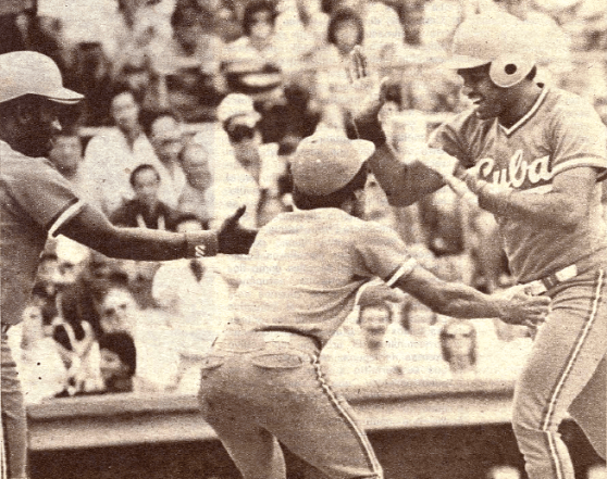 Jonrón de Kindelán en el juego decisivo