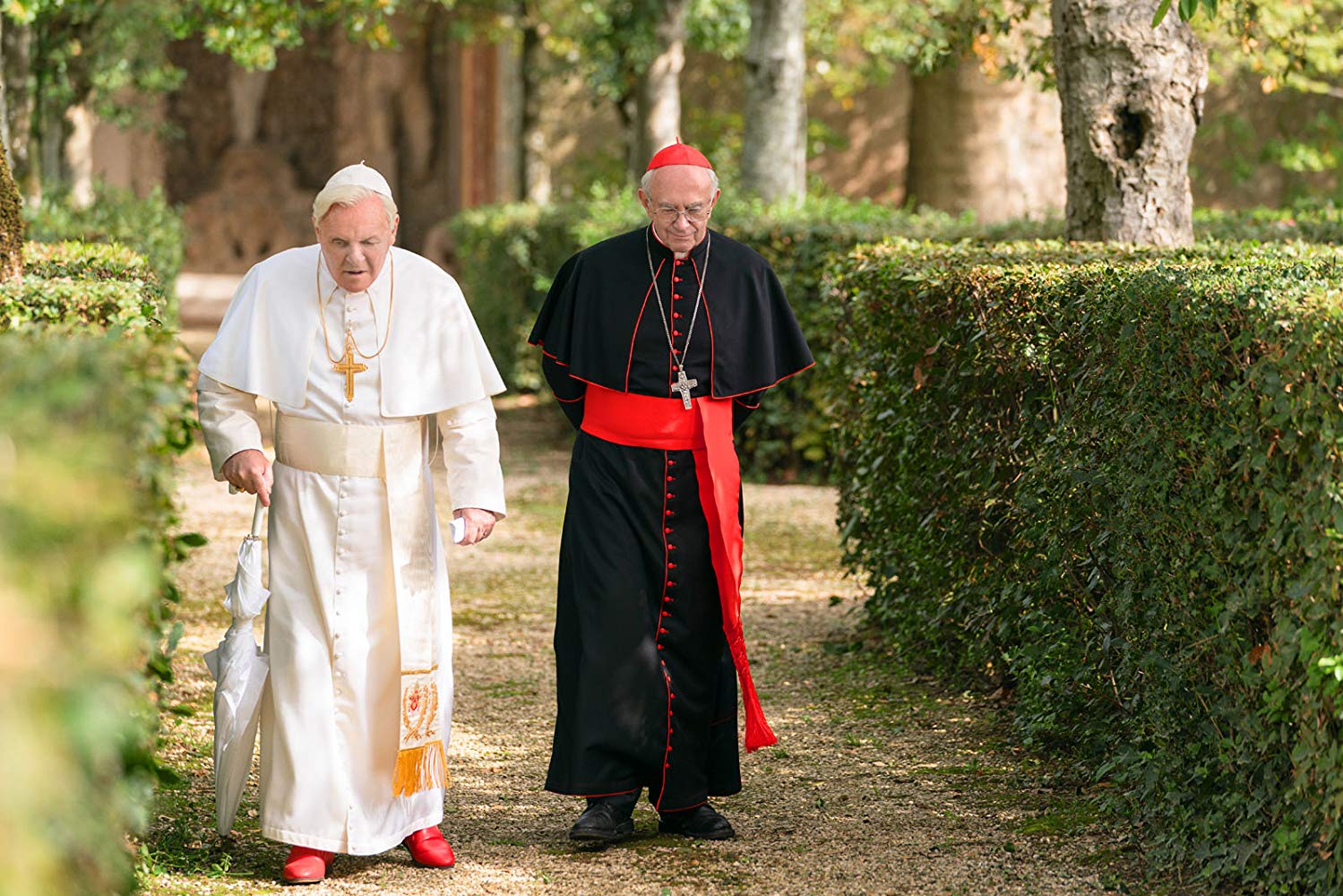 Escena de Benedicto XVI y Francisco en una de sus pláticas