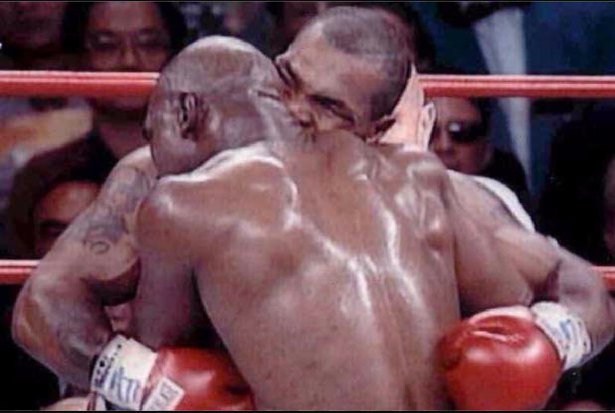Tyson muerde a Holyfield